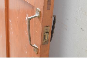 アンティーク建具　インテリアに取り入れやすいシンプルなデザインのドア1枚(木製扉)(R-066723)