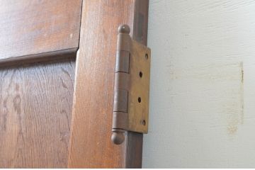 アンティーク建具　レトロな雰囲気を醸し出すガラスのドアノブ付きドア1枚(木製扉)(R-066724)