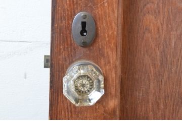 アンティーク建具　レトロな雰囲気を醸し出すガラスのドアノブ付きドア1枚(木製扉)(R-066724)