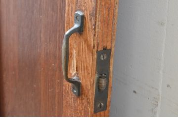 アンティーク建具　落ち着いた雰囲気を演出する木製ドア1枚(木製扉)(R-066725)