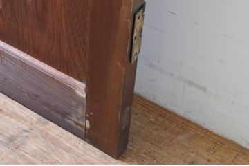 アンティーク建具　落ち着いた雰囲気を演出する木製ドア1枚(木製扉)(R-066725)