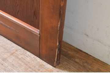 アンティーク建具　落ち着いた雰囲気を演出する木製ドア1枚(木製扉)(R-066726)