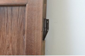 アンティーク建具　落ち着いた雰囲気を演出する木製ドア1枚(木製扉)(R-066726)