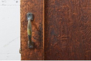 アンティーク建具　落ち着いた雰囲気を演出する木製ドア1枚(木製扉)(R-066726)