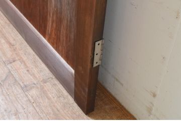 アンティーク建具　落ち着いた雰囲気を演出する木製ドア1枚(木製扉)(R-066726)