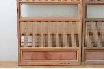 アンティーク建具　腰板欅(ケヤキ)材　和の空間を演出する裏障子付き格子戸2枚セット(引き戸、障子戸、ガラス帯戸)(R-066728)
