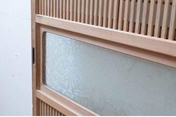 アンティーク建具　腰板欅(ケヤキ)材　和の空間を演出する裏障子付き格子戸2枚セット(引き戸、障子戸、ガラス帯戸)(R-066728)