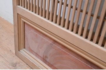 アンティーク建具　腰板欅(ケヤキ)材　和の空間を演出する裏障子付き格子戸2枚セット(引き戸、障子戸、ガラス帯戸)(R-066728)