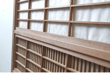 アンティーク建具　腰板欅(ケヤキ)材　和の空間を演出する裏障子付き格子戸2枚セット(引き戸、障子戸、ガラス帯戸)(R-066728)
