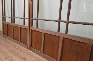 アンティーク建具　レトロな雰囲気が魅力の幅広ガラス戸2枚セット(引き戸)(R-066752)