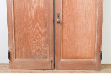 アンティーク建具　インテリアに取り入れやすいシンプルなデザインが魅力の両開きドア1対(2枚セット、木製扉)(R-066762)