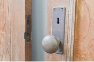アンティーク建具　インテリアに取り入れやすいシンプルなデザインが魅力の両開きドア1対(2枚セット、木製扉)(R-066762)