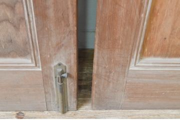 アンティーク建具　インテリアに取り入れやすいシンプルなデザインが魅力の両開きドア1対(2枚セット、木製扉)(R-066762)