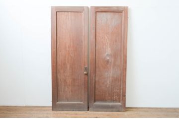 アンティーク建具　インテリアに取り入れやすいシンプルなデザインが魅力の両開きドア1対(2枚セット、木製扉)(R-066762)