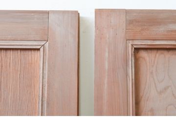 アンティーク建具　インテリアに取り入れやすいシンプルなデザインが魅力の両開きドア1対(2枚セット、木製扉)(R-066762)