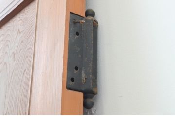 アンティーク建具　インテリアに取り入れやすいシンプルなデザインが魅力の両開きドア1対(2枚セット、木製扉)(R-066762)