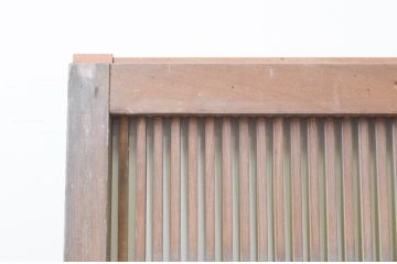 アンティーク建具　経年を感じさせる木味が味わい深い総欅(ケヤキ)材の格子蔵戸1枚(格子戸、引き戸、玄関戸)(R-066767)
