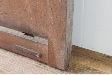 アンティーク建具　経年を感じさせる木味が味わい深い総欅(ケヤキ)材の格子蔵戸1枚(格子戸、引き戸、玄関戸)(R-066767)