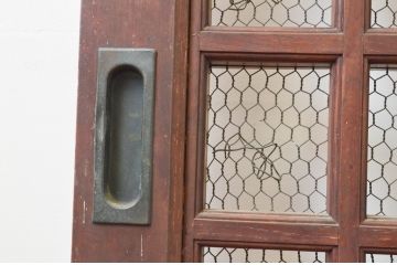 アンティーク建具　上手物!!上質な造りで深みある色合いが魅力的な総欅(ケヤキ)材のマス目(升目)格子蔵戸1枚(きつね格子、狐格子、格子戸、引き戸、玄関戸)(R-066770)