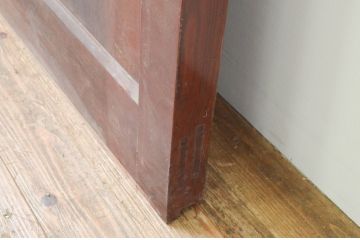 アンティーク建具　上手物!!上質な造りで深みある色合いが魅力的な総欅(ケヤキ)材のマス目(升目)格子蔵戸1枚(きつね格子、狐格子、格子戸、引き戸、玄関戸)(R-066770)