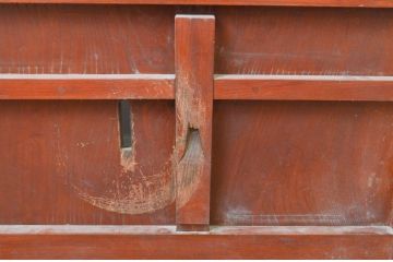 アンティーク建具　上手物!!上質な造りで深みある色合いが魅力的な総欅(ケヤキ)材のマス目(升目)格子蔵戸1枚(きつね格子、狐格子、格子戸、引き戸、玄関戸)(R-066770)