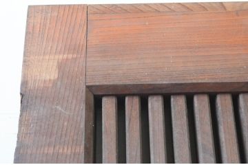 アンティーク建具　恵比寿天の金具が目を惹く総欅(ケヤキ)材の格子蔵戸1枚(格子戸、玄関戸、引き戸)(R-066771)