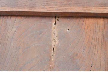 アンティーク建具　恵比寿天の金具が目を惹く総欅(ケヤキ)材の格子蔵戸1枚(格子戸、玄関戸、引き戸)(R-066771)
