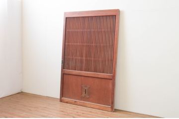 アンティーク建具　桜材　欅(ケヤキ)材　堂々とした存在感のある格子蔵戸1枚(格子戸、玄関戸、引き戸)(R-066773)