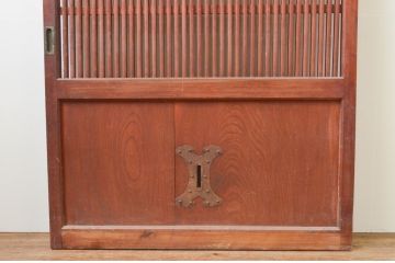 アンティーク建具　桜材　欅(ケヤキ)材　堂々とした存在感のある格子蔵戸1枚(格子戸、玄関戸、引き戸)(R-066773)