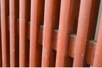 アンティーク建具　桜材　欅(ケヤキ)材　堂々とした存在感のある格子蔵戸1枚(格子戸、玄関戸、引き戸)(R-066773)