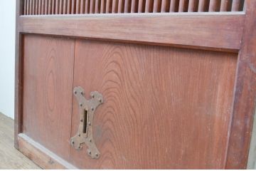 アンティーク建具　桜材　欅(ケヤキ)材　堂々とした存在感のある格子蔵戸1枚(格子戸、玄関戸、引き戸)(R-066773)