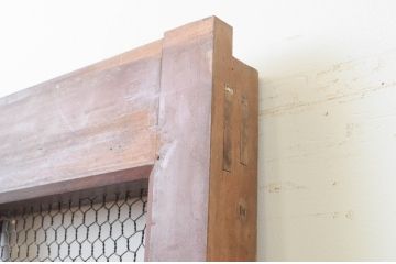 アンティーク建具　腰板欅(ケヤキ)材　味わい深さが魅力!　マス目(升目)の格子蔵戸1枚(きつね格子、狐格子、格子戸、玄関戸、引き戸)(R-066774)