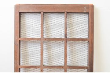 アンティーク建具　腰板欅(ケヤキ)材　味わい深さが魅力!　マス目(升目)の格子蔵戸1枚(きつね格子、狐格子、格子戸、玄関戸、引き戸)(R-066774)