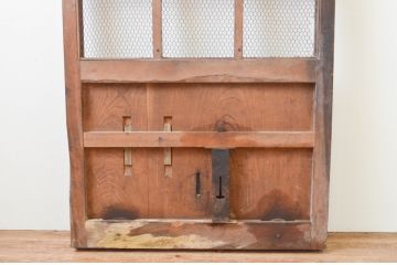アンティーク建具　腰板欅(ケヤキ)材　味わい深さが魅力!　マス目(升目)の格子蔵戸1枚(きつね格子、狐格子、格子戸、玄関戸、引き戸)(R-066774)