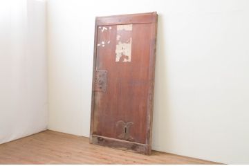 アンティーク建具　時を経た味わいが魅力的な欅(ケヤキ)材の幅狭蔵戸1枚(引き戸、玄関戸)(R-066775)
