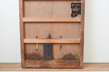 アンティーク建具　時を経た味わいが魅力的な欅(ケヤキ)材の幅狭蔵戸1枚(引き戸、玄関戸)(R-066775)