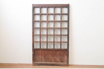 アンティーク建具　総欅(ケヤキ)材　時代の流れを感じさせるマス目(升目)の格子蔵戸1枚(きつね格子、狐格子、格子戸、玄関戸、引き戸)(R-066776)