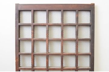 アンティーク建具　総欅(ケヤキ)材　時代の流れを感じさせるマス目(升目)の格子蔵戸1枚(きつね格子、狐格子、格子戸、玄関戸、引き戸)(R-066776)