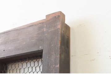 アンティーク建具　総欅(ケヤキ)材　時代の流れを感じさせるマス目(升目)の格子蔵戸1枚(きつね格子、狐格子、格子戸、玄関戸、引き戸)(R-066776)