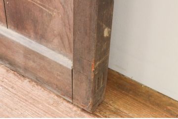 アンティーク建具　総欅(ケヤキ)材　時代の流れを感じさせるマス目(升目)の格子蔵戸1枚(きつね格子、狐格子、格子戸、玄関戸、引き戸)(R-066776)