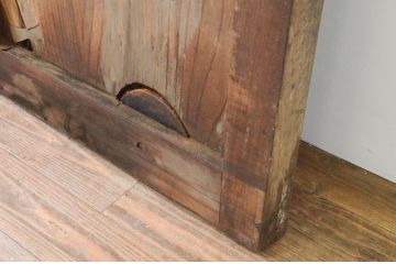 アンティーク建具　分厚い框組みと重厚な佇まいが魅力!総欅(ケヤキ)材の蔵戸1枚(玄関戸、引き戸)(R-066778)