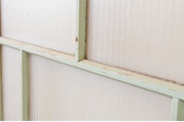 アンティーク建具　ペイント仕上げ限定　銀モールガラス入り　大正ロマンの雰囲気漂う背の高いペイントガラス戸1枚(引き戸)(R-066779)