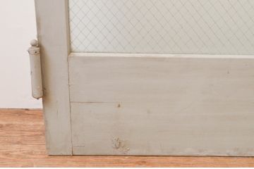 アンティーク建具　ペイント仕上げ限定　レトロな雰囲気づくりにおすすめ!ワイヤーメッシュ入りの大きなガラス扉1枚(ドア、木製扉)(R-066780)