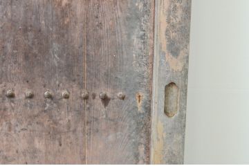 アンティーク建具　腰板欅(ケヤキ)材　重厚感のある佇まいが魅力の格子蔵戸1枚(格子戸、玄関戸、引き戸)(R-066781)