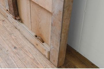 アンティーク建具　腰板欅(ケヤキ)材　重厚感のある佇まいが魅力の格子蔵戸1枚(格子戸、玄関戸、引き戸)(R-066781)