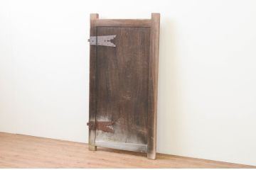 アンティーク建具　一枚板　総欅(ケヤキ)材　古き時代の味わいが魅力的な門扉の小扉1枚(ドア、蔵戸、木製扉)(R-066783)