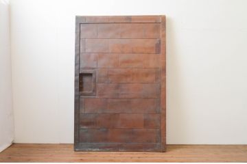 アンティーク建具　美品!!　上品な佇まいが魅力的な古い銅板張りの蔵戸1枚(引き戸、玄関戸)(R-066784)
