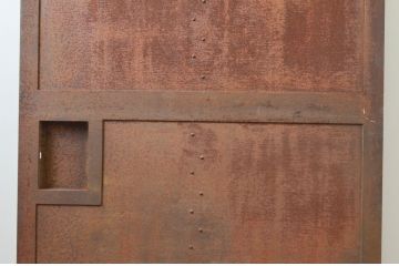 アンティーク建具　激レアデザイン　希少!重厚感ある佇まいが目を惹く鉄製の蔵戸1枚(鉄扉、玄関戸、引き戸)(R-066786)