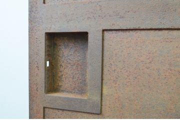 アンティーク建具　激レアデザイン　希少!重厚感ある佇まいが目を惹く鉄製の蔵戸1枚(鉄扉、玄関戸、引き戸)(R-066786)