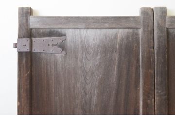 アンティーク建具　高級品!!　総欅(ケヤキ)材　一枚板　経年により深みを増した木色が趣ある門扉1対(2枚セット、木製扉、蔵戸、玄関戸)(R-066787)